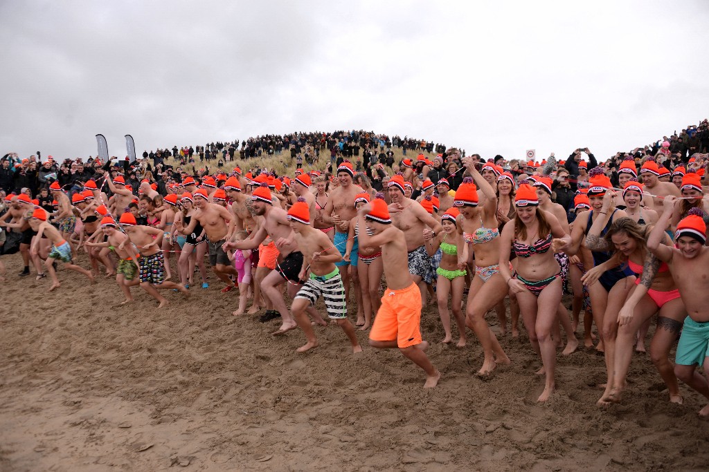 ../Images/Nieuwjaarsduik Nederzandt 2018 032.jpg